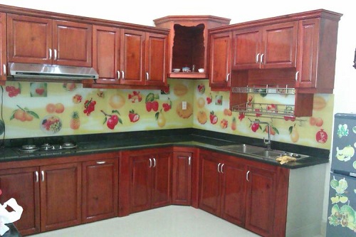 KÍnh màu ốp bếp hoa văn nghệ thuật